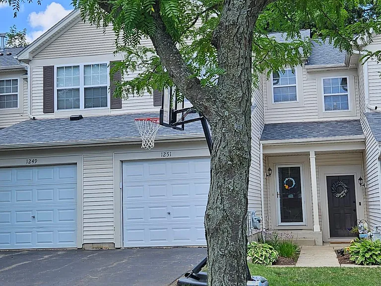 1251 Brookdale Dr — Photo 3