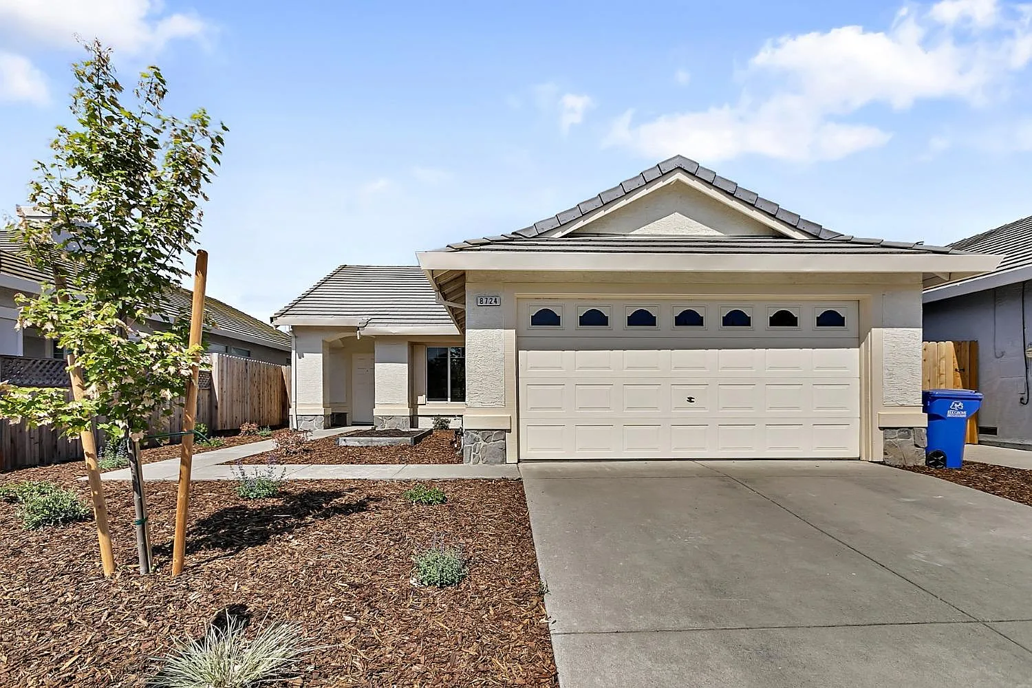 8724 Summer Pointe Dr photo 1