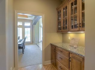 4412 NE Shadow Valley Cir, Lees Summit, MO 64064