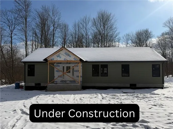 2064 Burning Tree Ln, Youngstown, OH 44505