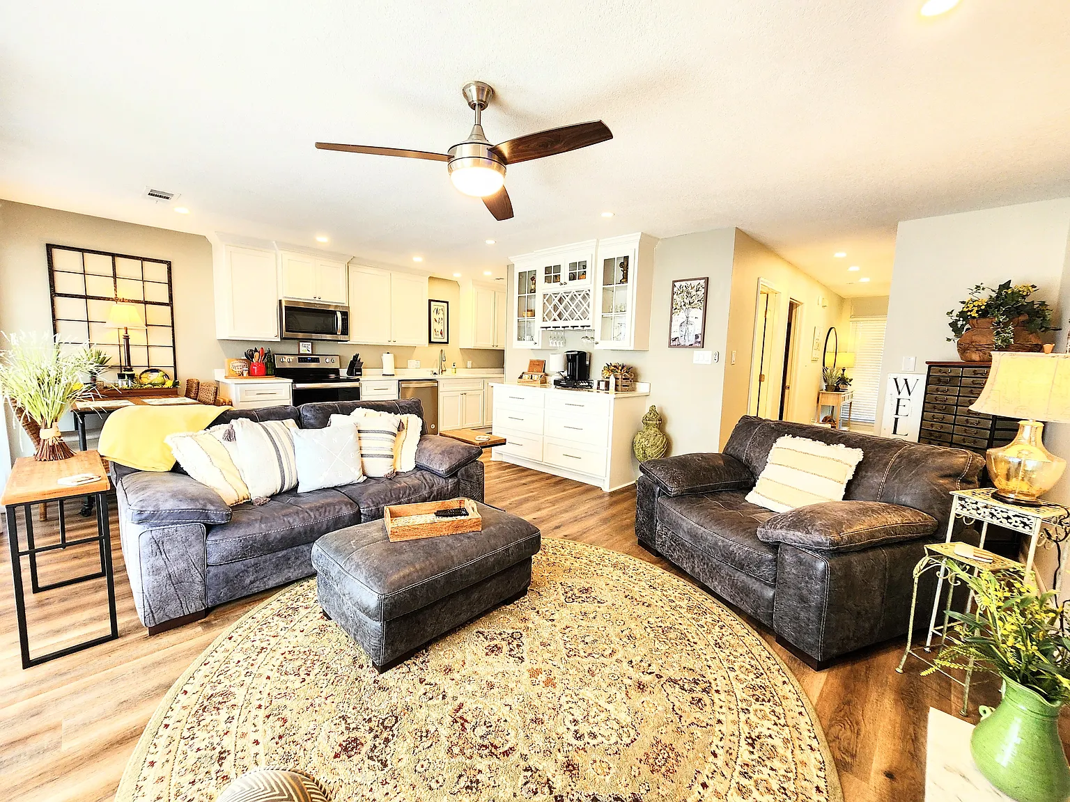 400 Farr Shores Dr — Photo 1