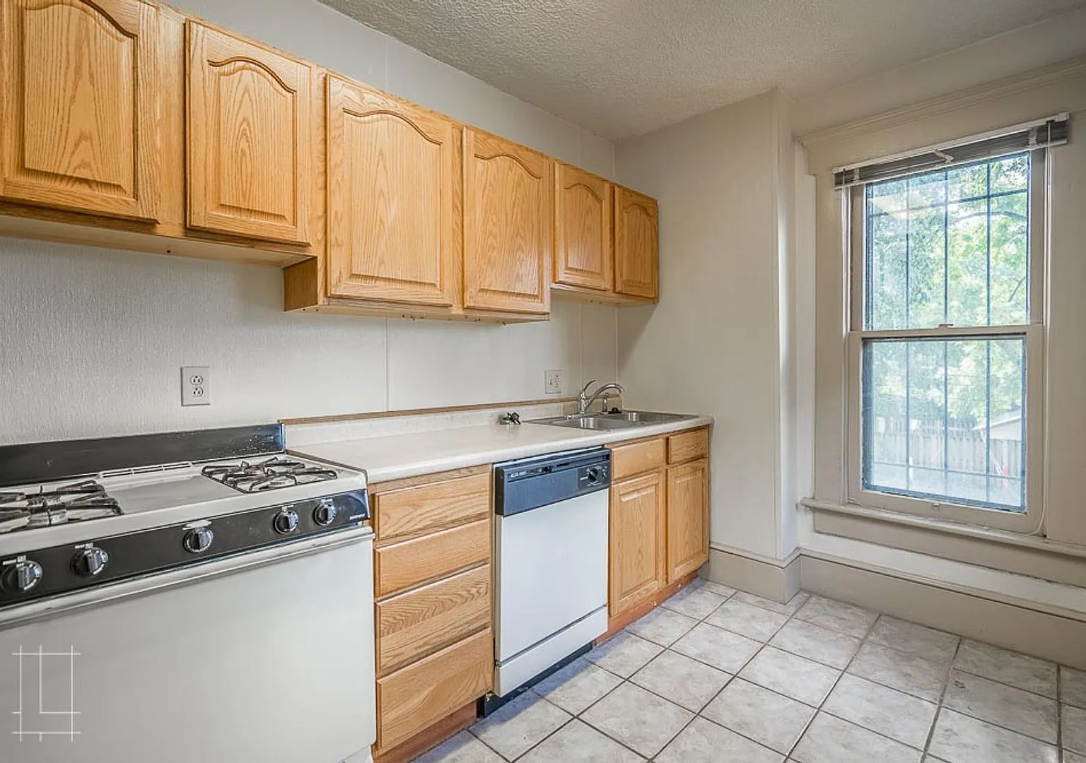 83 King Ave — Photo 2