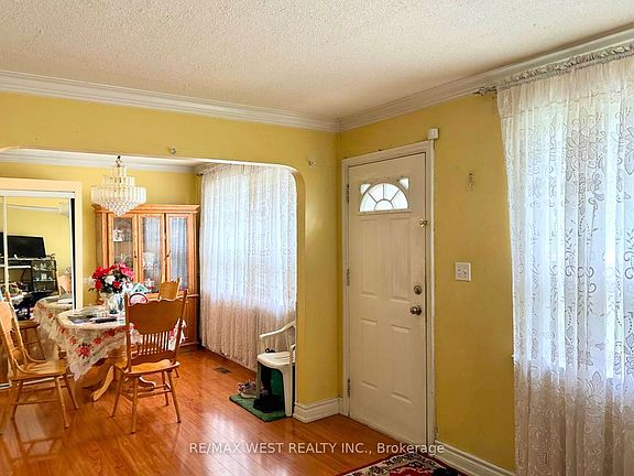 3rd image of 2567 Kingston Rd