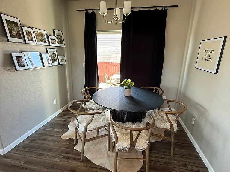 405 Ash St — Photo 3