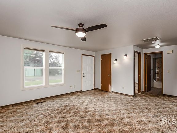 4th image of 410 Elmore Pl