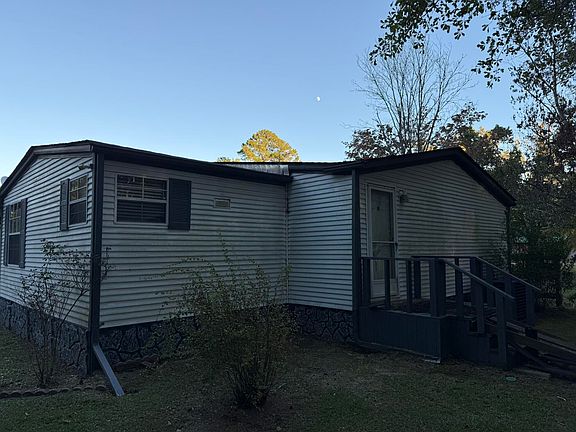 3rd image of 135 Pineridge Rd