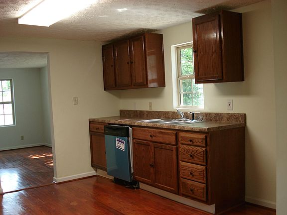 5th image of 2423 NE McCroskey Ave