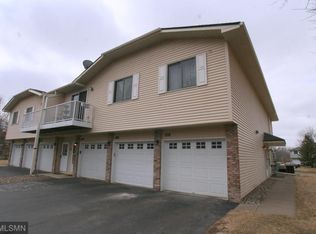 978 Pondview Ct, Vadnais Heights, MN 55127