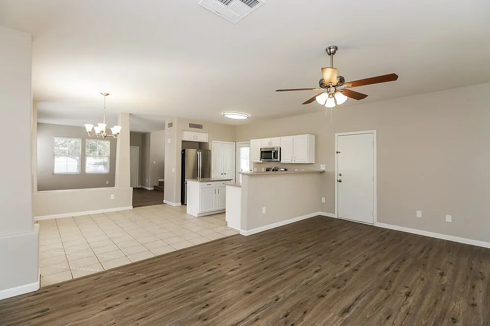 3 bed, 2.5 bath, 1990 sqft, $2,435 — Photo 4
