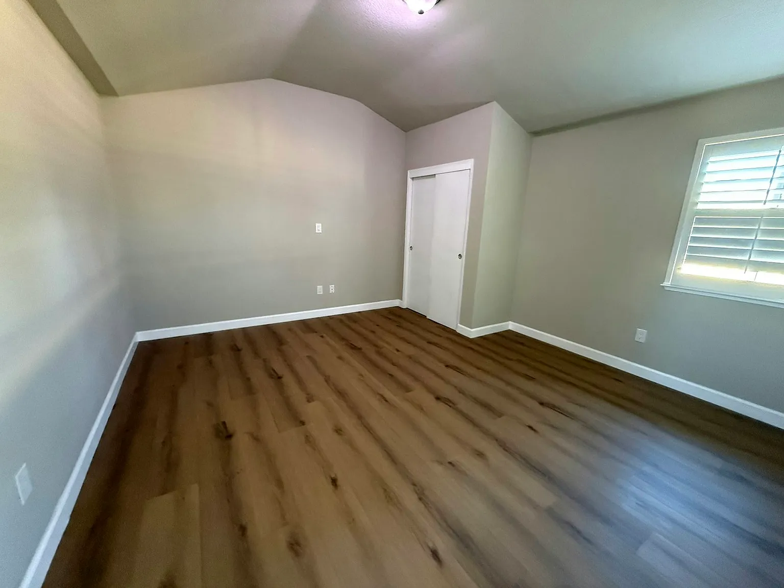 559 W Indianapolis Ave — Photo 4