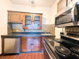 5819 E Washington St