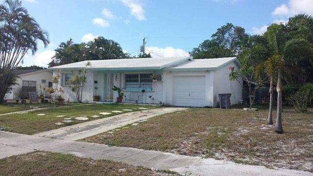 2nd image of 830 Hawthorne Dr