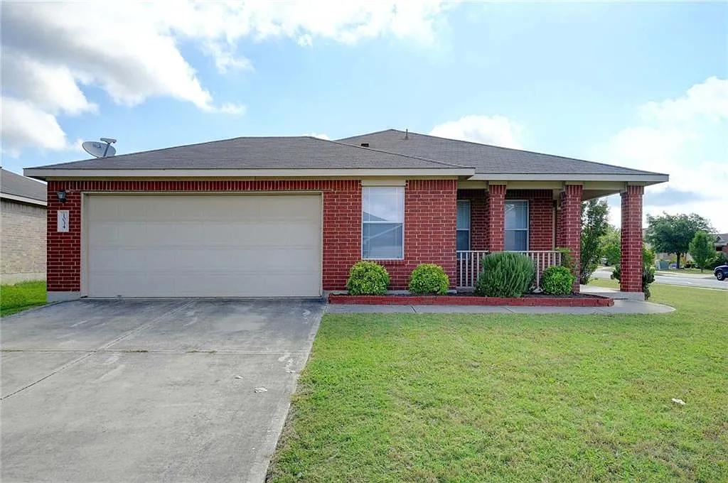3 bed, 1607 sqft, $1,799 — Photo 1
