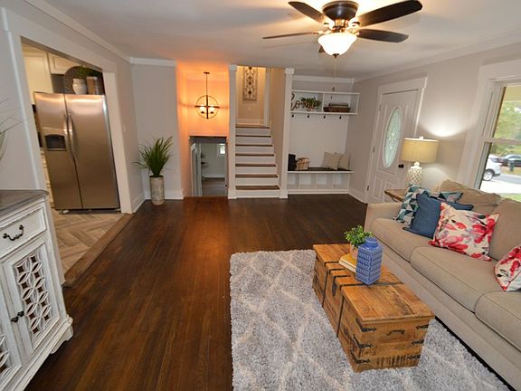 4th image of 301 Clairmont Dr