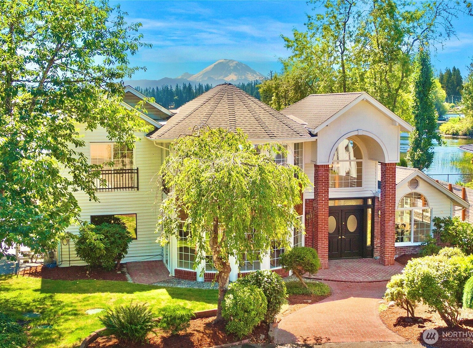 Blackish House sideA、sideB CertainTeed landmark shingles — PROJECTS — American Classic