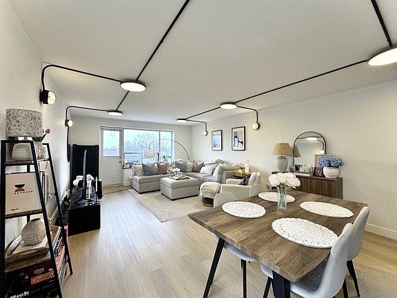 5th image of 420 Eglinton Ave E #402