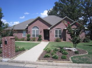 1014 Ridgewood Dr, Russellville, AR 72801