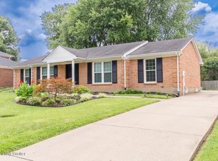 10502 Lawrencekirk Ct, Douglass Hills, KY 40243