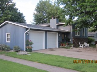 2306 Sumac Dr, Champaign, IL 61821