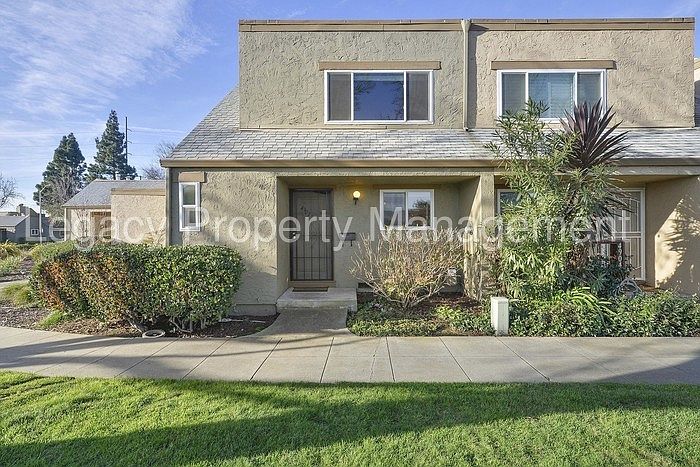 1st image of 4902 Calle De Escuela