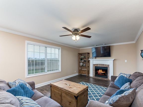 5th image of 745 Sleek Fox Dr