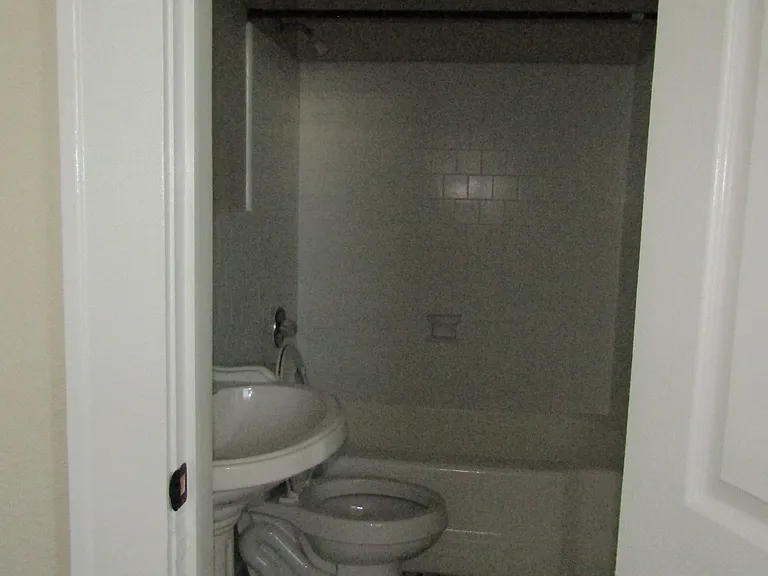323 N McDuffie St #7 — Photo 13