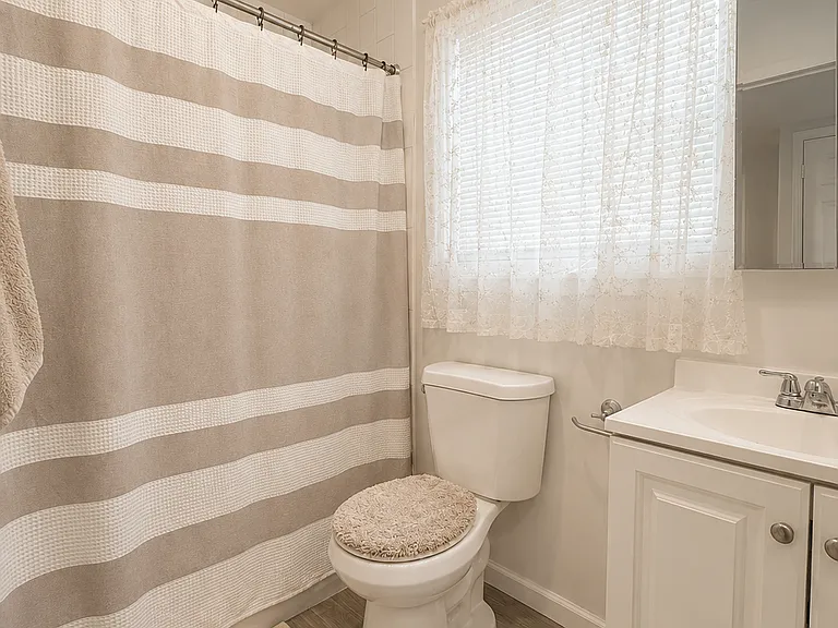 133 Pearsall Ave #4 — Photo 9