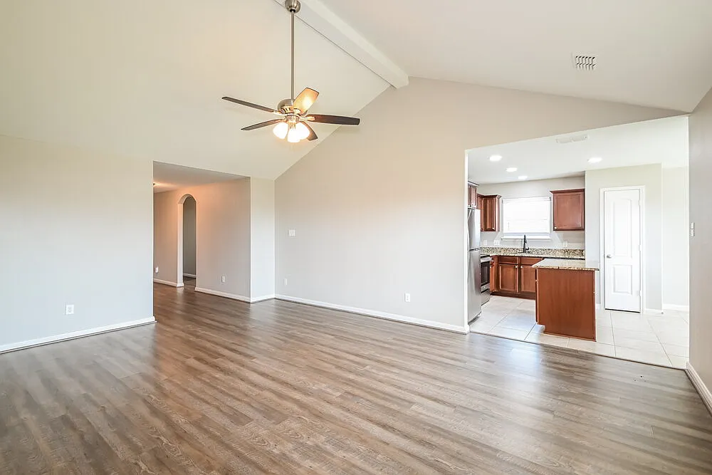 4 bed, 2.0 bath, 1700 sqft, $2,610 — Photo 3