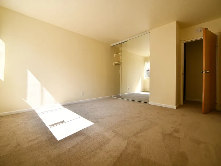 1555 Madison St — Photo 8