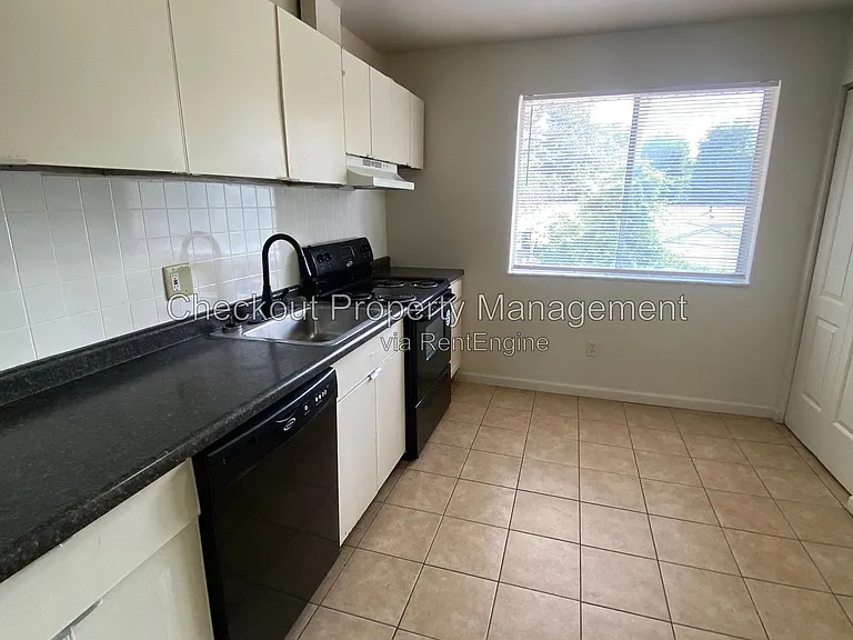 Timber Place Apartments — Photo 10