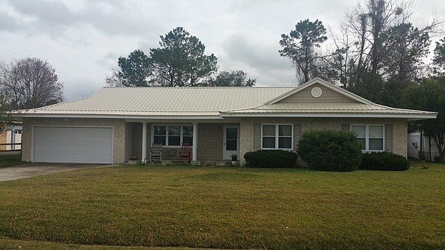 1st image of 105 S Lake Dr