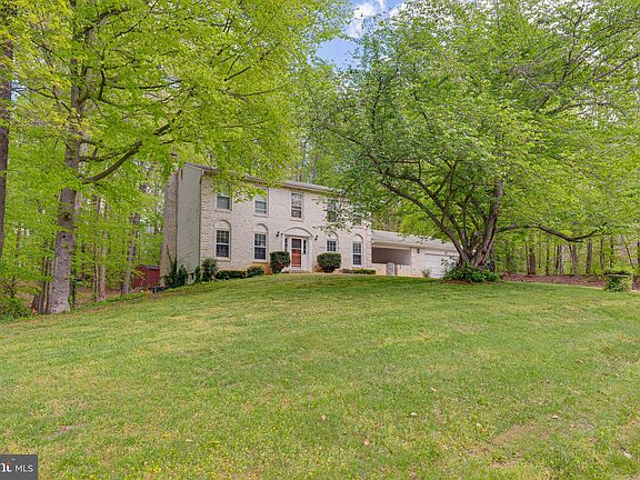3rd image of 5364 Wade Ln