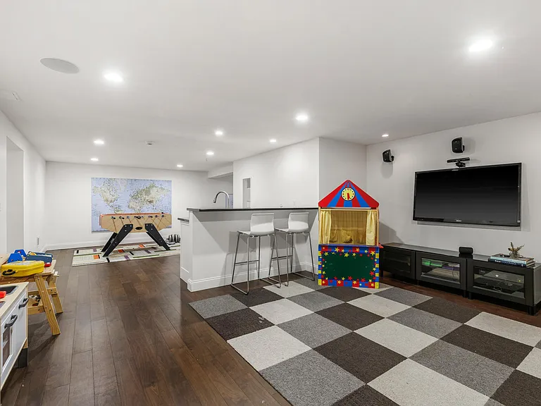 56 Sycamore Rd — Photo 26