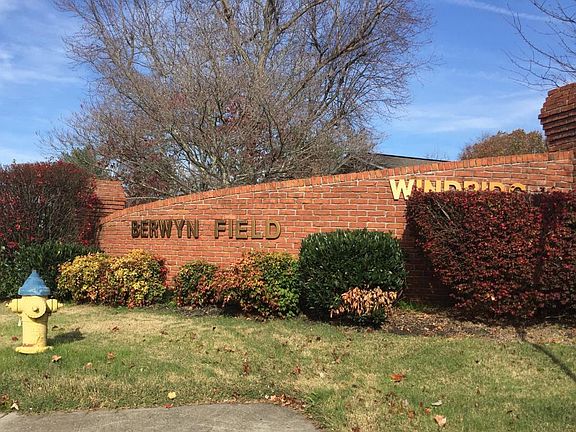 2nd image of 904 Windridge Dr