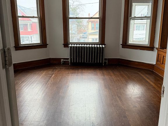 4th image of 422 Manning Blvd #2