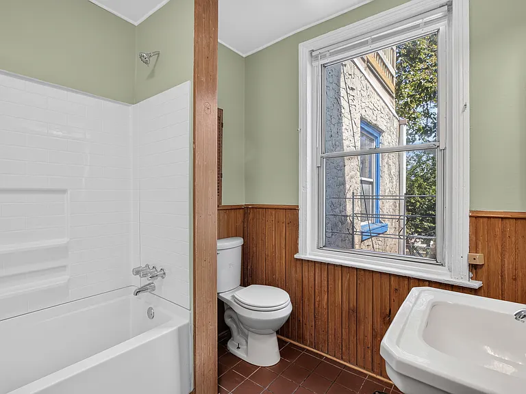 4051 Ludlow St — Photo 16