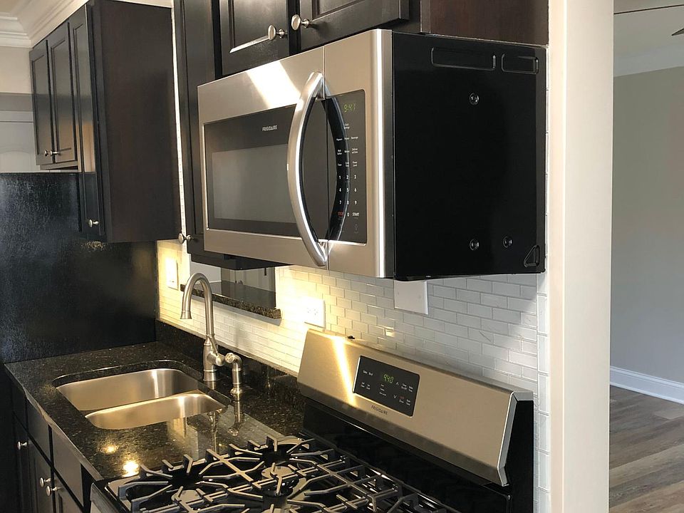1st image of 904 Curtiss St APT 1
