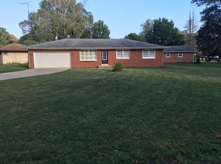 17 Walberta Dr, Rochester, IL 62563