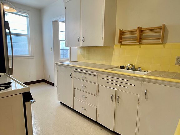 4th image of 320 Church St #4