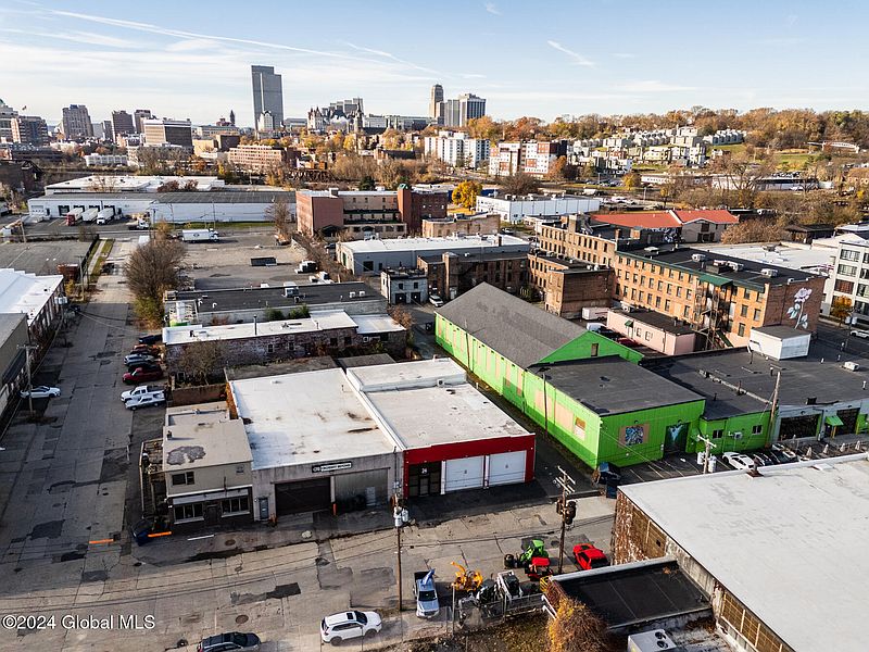3rd image of 24 Thatcher Street