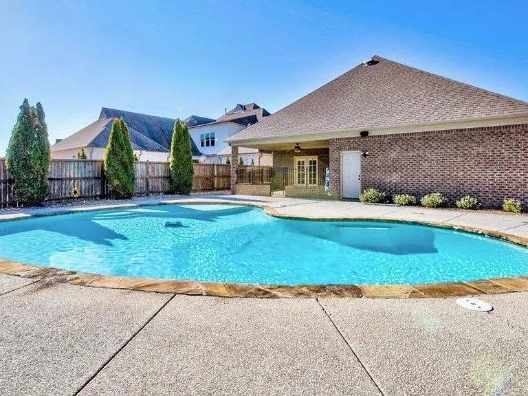 1820 Enclave Hollow Ln E — Photo 4