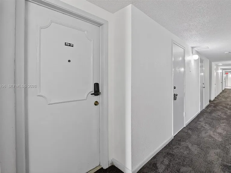 1817 S Ocean Dr #Penthouse 19 — Photo 24