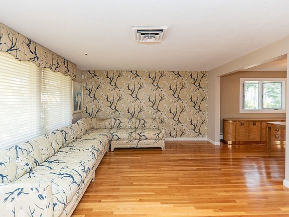 5th image of 37 Himoor Cir