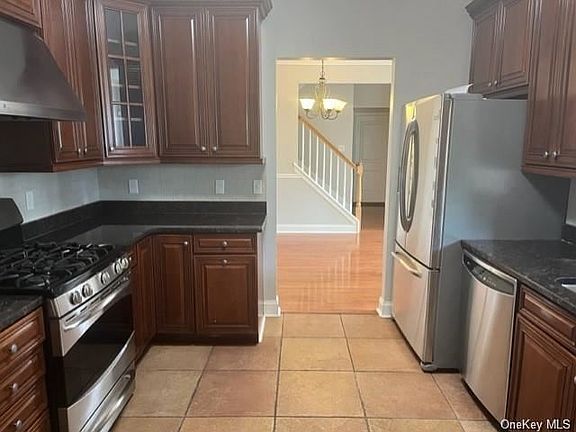 4th image of 13 Arden Ct