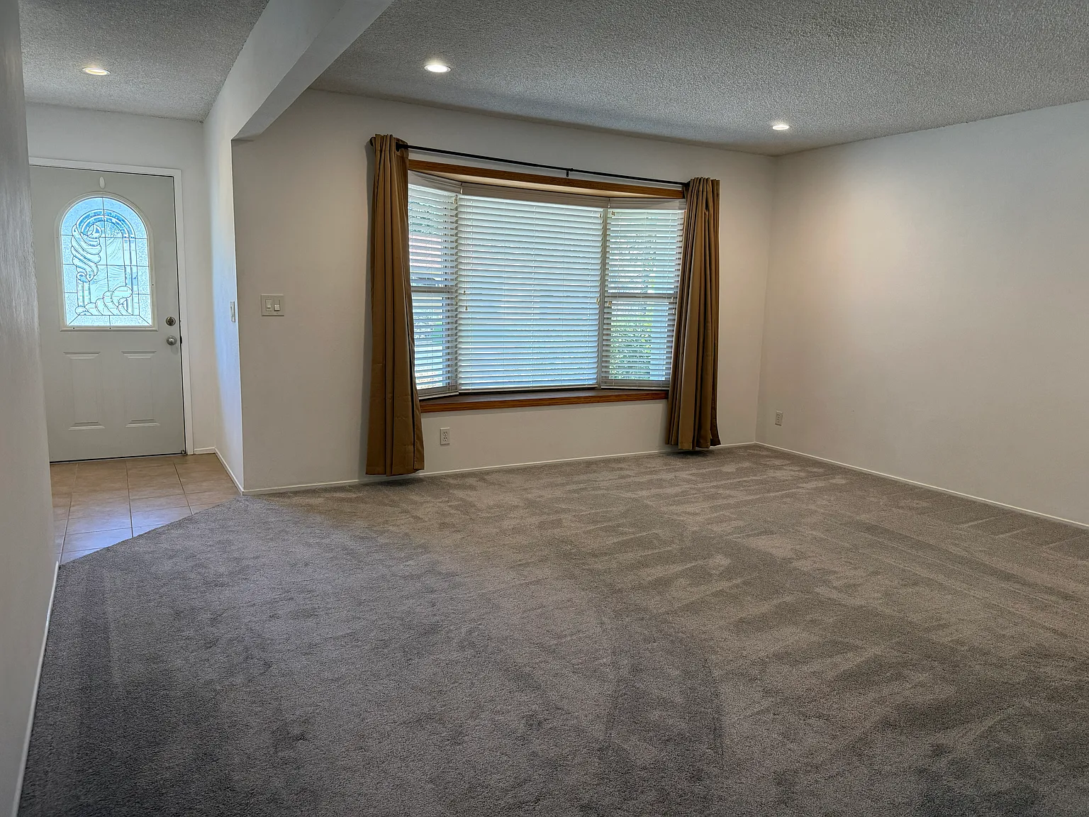 3 bed, 1642 sqft, $5,000 — Photo 4