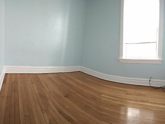 5th image of 3938 N Lawndale Ave #1