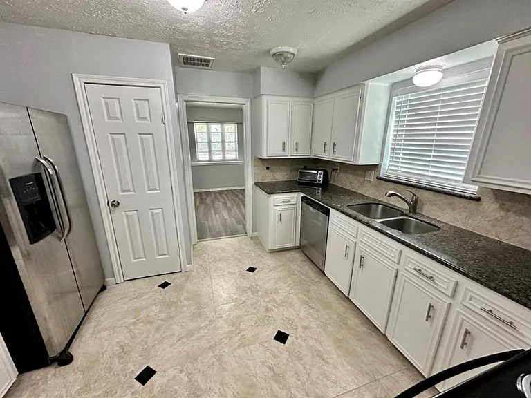 4310 Cinnabar Dr — Photo 15