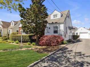 15 Sullivan Ave, Farmingdale, NY 11735