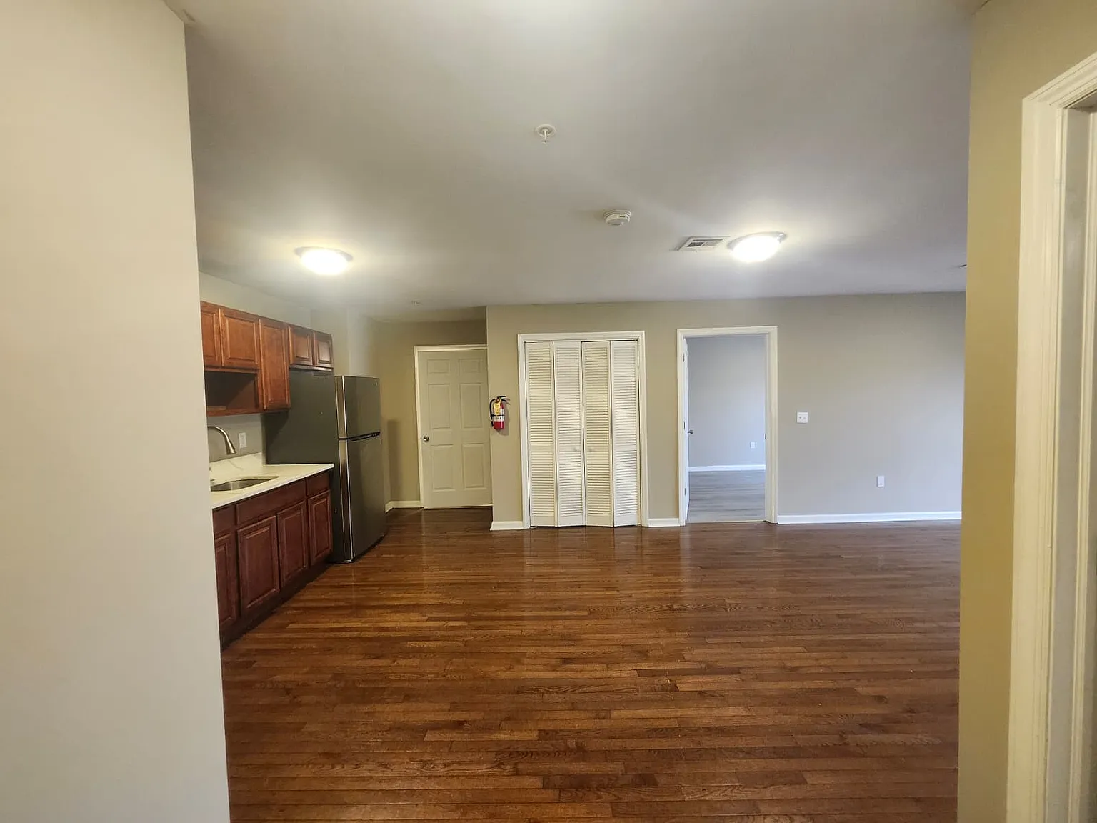 67 Park Ave — Photo 2