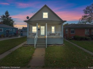 1270 Lincoln St, Wyandotte, MI 48192